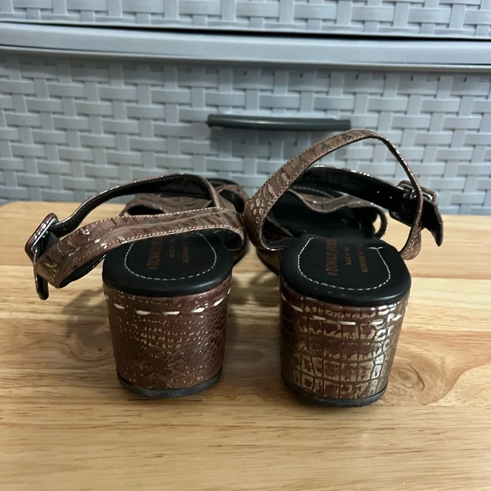 Donald Pliner Shake Sandals Brown Metallic Size 5M